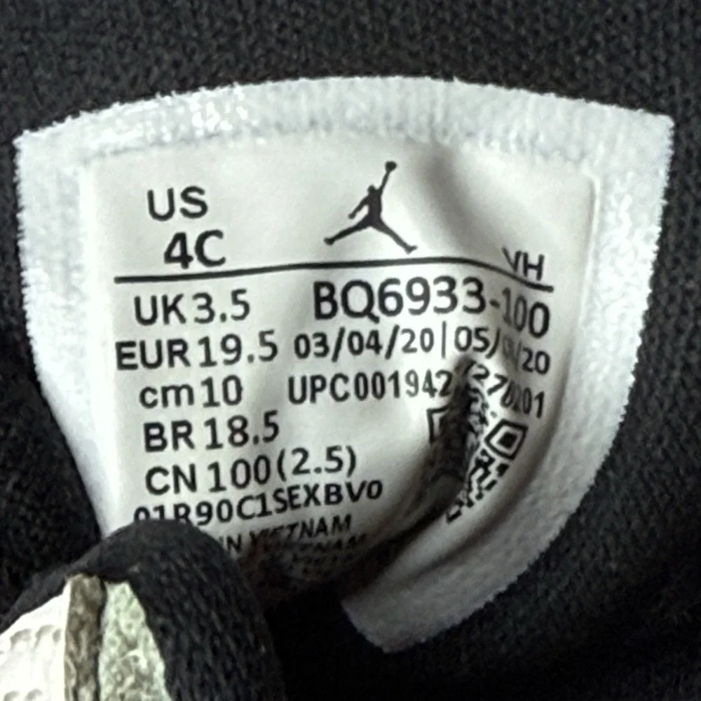 Jordan Unisex Baby/Toddler Mid Top Sneakers US 4C White/Black/Red BQ6933-100